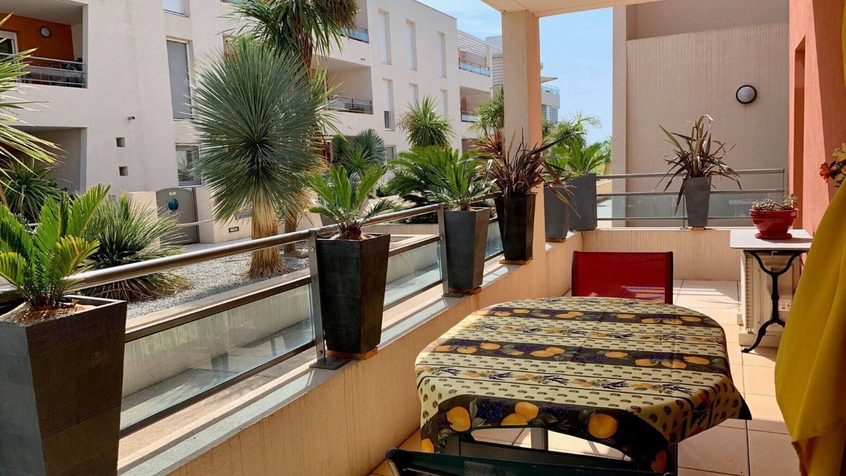 Meze Apartment | Stunning 2-Bed Apartment Near Thau Lagoon with Terrace and Private Parking