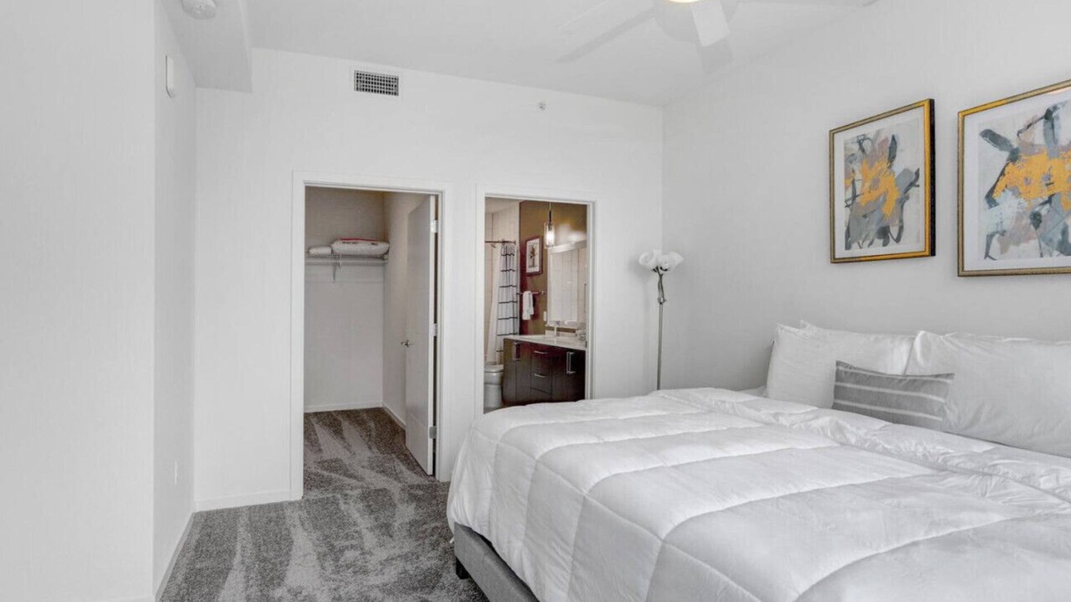 Downtown Tampa Apartment | Stunning 2-Bed Condo with Panoramic DT Tampa Views