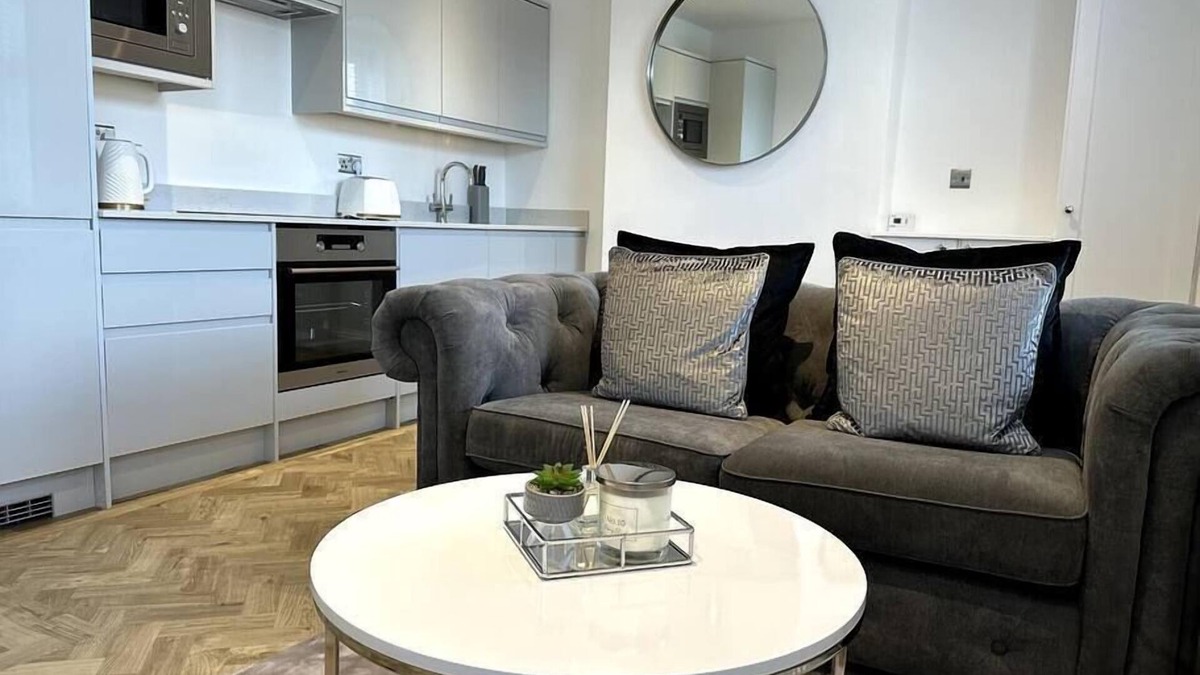 Riverside Apartment | Stunning 2 Bed Duplex Apartment in City Centre