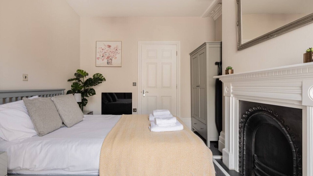 Cheltenham Apartment | Stunning 2 Bed in the Centre of Cheltenham