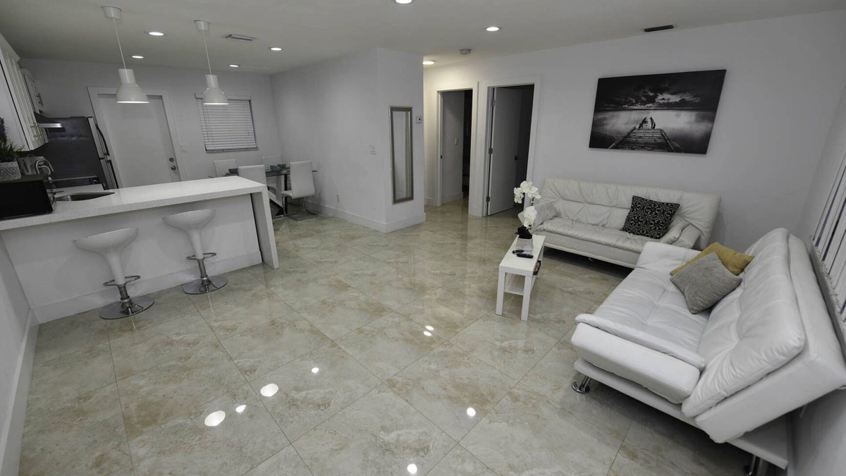Hollywood House | Stunning 2 BR apt Near Hard Rock, Casino & Beach