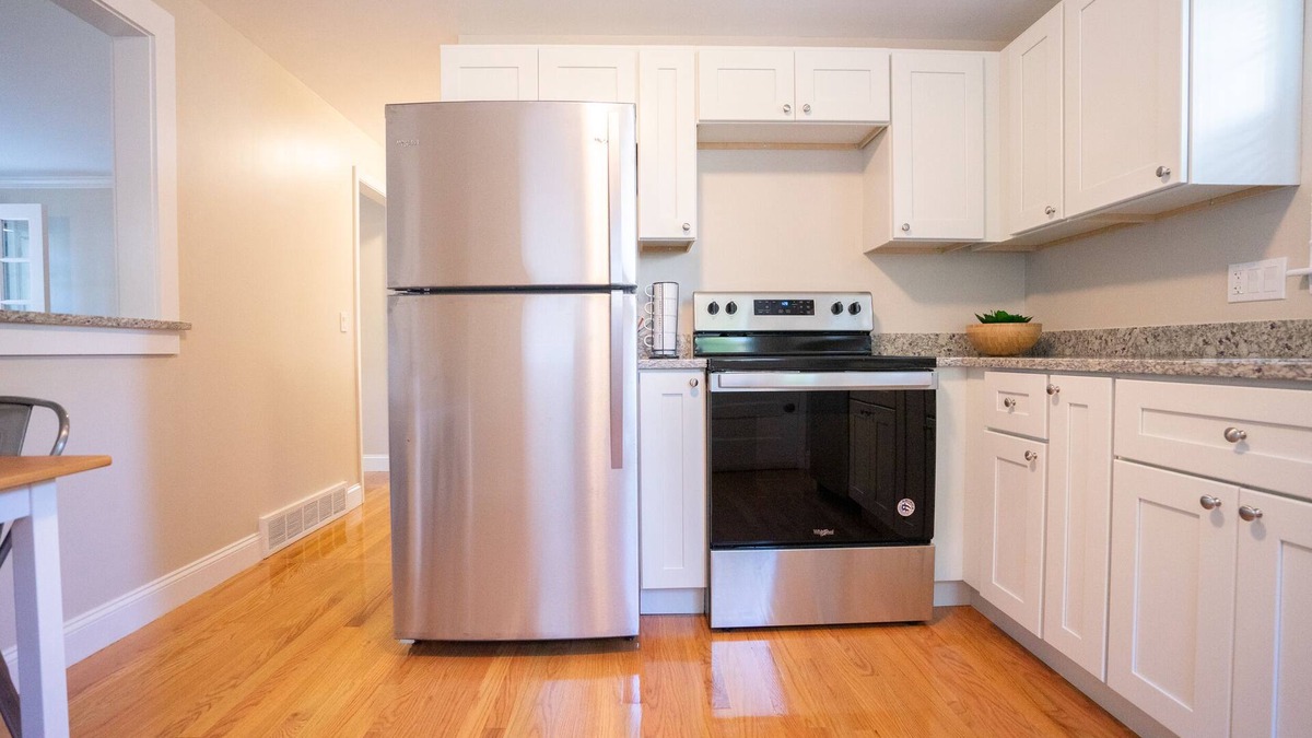 Top of the Hill House | Stunning 2BR/1BA home in Newport with Parking