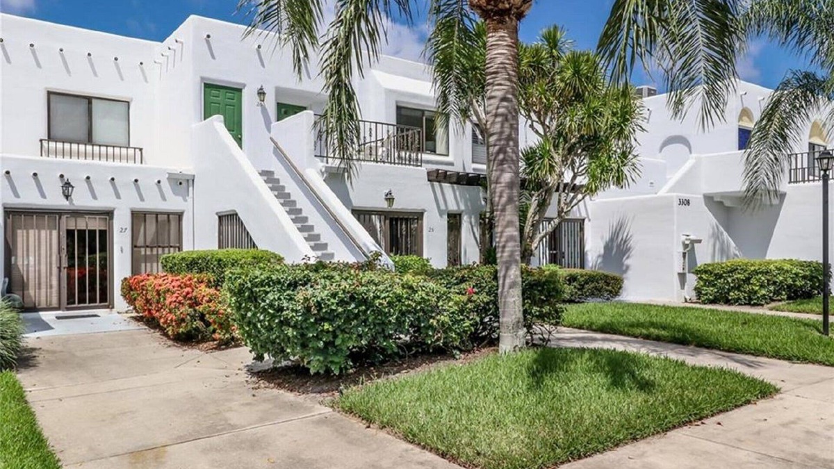 Central Naples Condo | Stunning 2BR/2BA condo in the heart of Naples