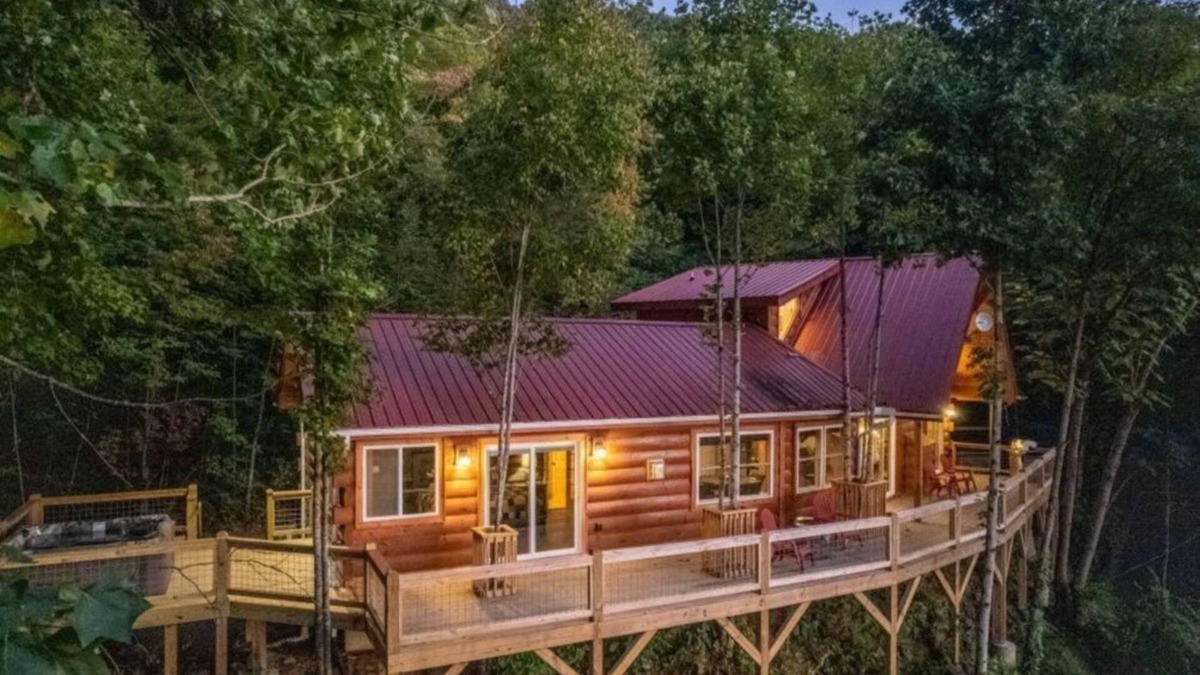 Waynesville Cabin | Stunning 2BR Cabin with Mountain Views