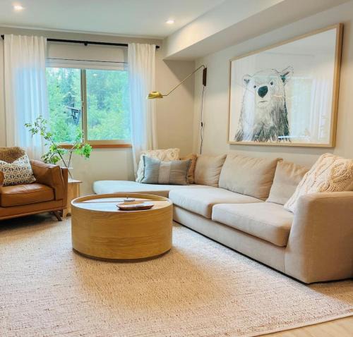 Whistler Creekside House | Stunning 2BR, Sleeps 6, Patio BBQ, Pool, Near Lakes