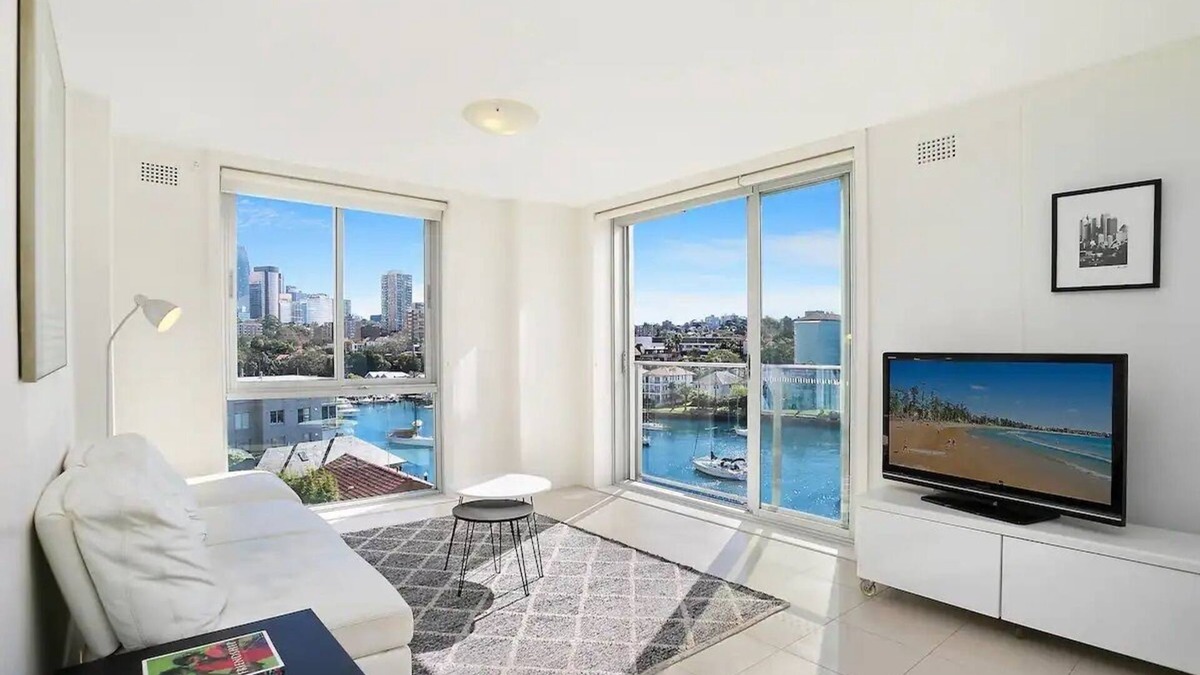 Kirribilli Apartment | Stunning 2BR Waterfront Panorama With Pool