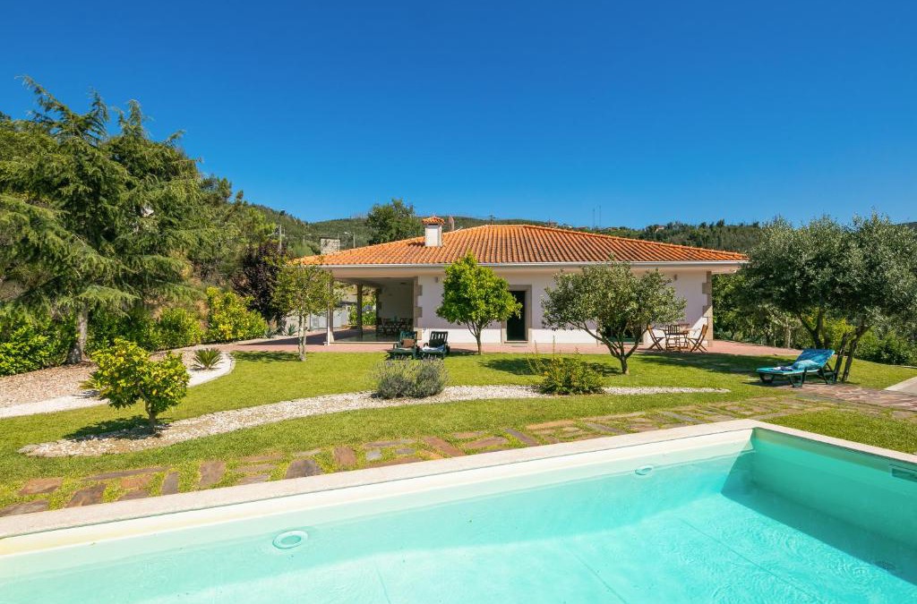 Castelo de Paiva Villa | Stunning 3-bed-2-bath villa over Douro River;Porto city - WIFI-sleep 6-10