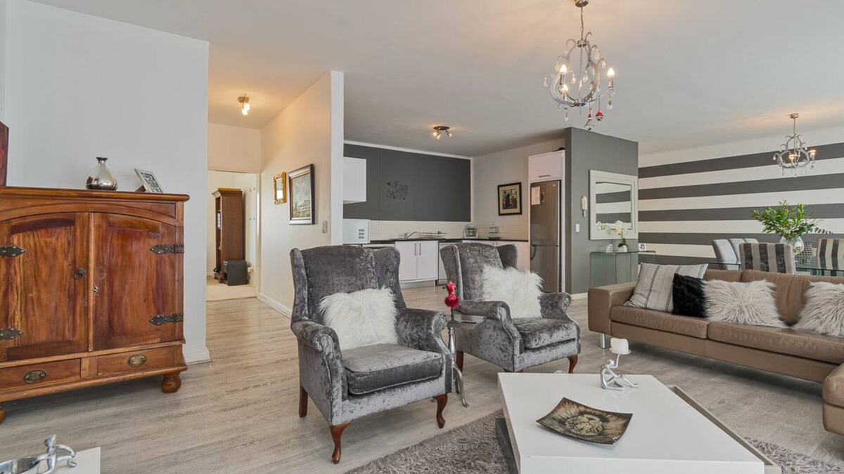 Century City Apartment | Stunning 3 bed 3 bath swimming pool and gym, 200sqm apartment