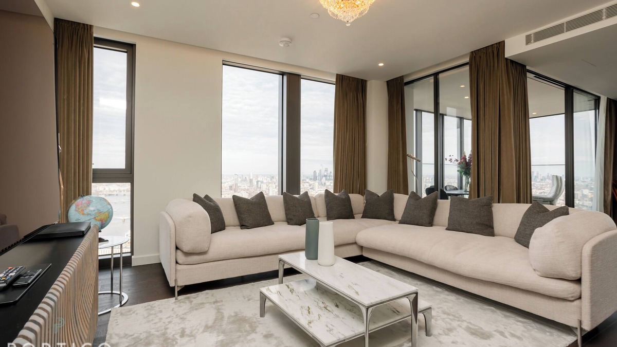 Vauxhall Apartment | Stunning 3-bed apartment located in Damac Tower, designed by Versace Home