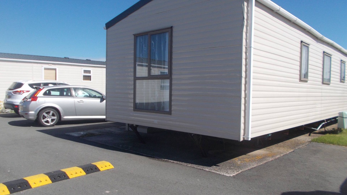 St George Ski Chalet | Stunning 3-Bed caravan in abergele