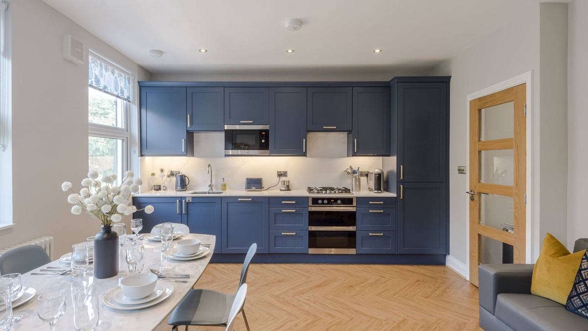 Brondesbury Apartment | Stunning 3 Bed Duplex Apartment in the Heart of West Hampstead