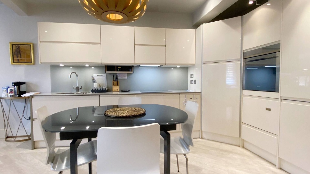 Vincent Square House | Stunning 3-Bed House in central london Westminster