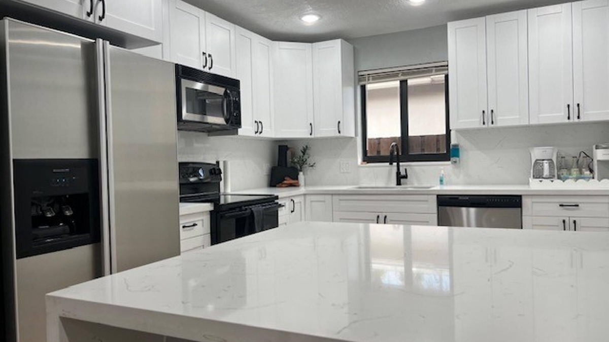 Hollywood Hills House | Stunning 3-bed House in Hollywood With hot tub
