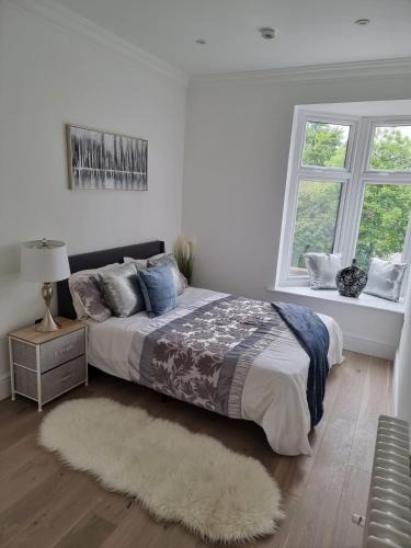 Addison Apartment | Stunning 3-bedroom, 2-bathroom, Garden & Hot Tub, West Kensington