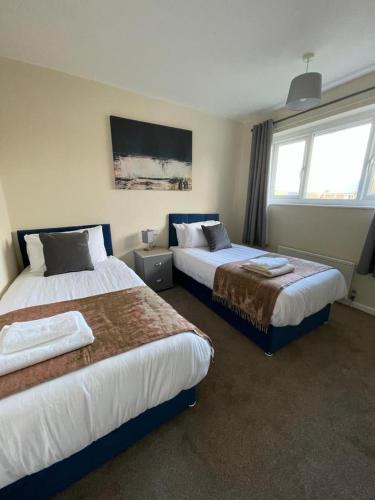 Barnsley House | Stunning 3 bedrooms house with Garden and Free Parking