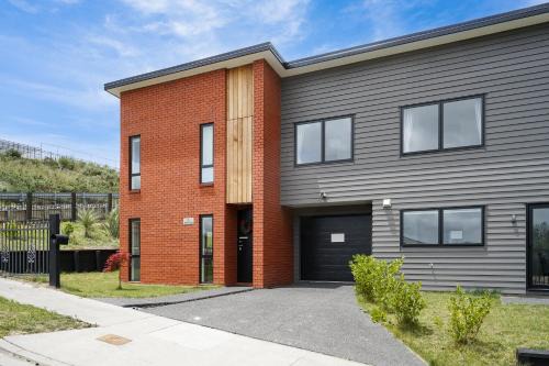 Hamilton House | Stunning 3 bedrooms house in Hillcrest - Close to Waikato University & Cambridge