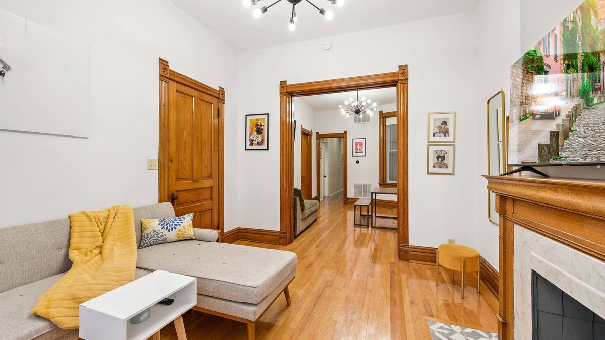 Wrightwood Neighbors Condo | Stunning 3 BR in prime Chicago location