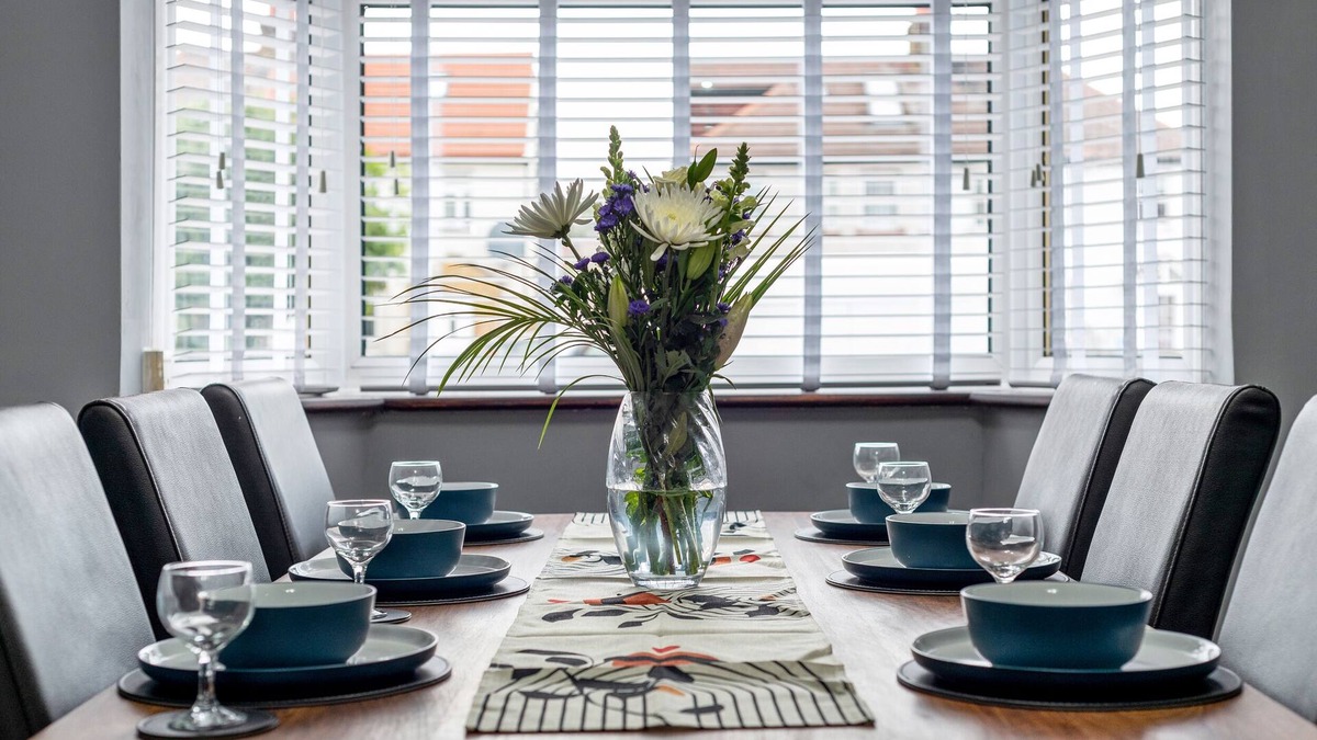 Kew House | Stunning 3BR House w/Garden & Parking in Richmondn