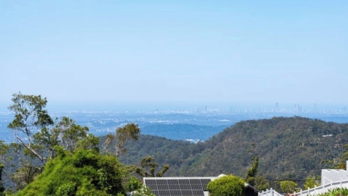 Eagle Heights House | Stunning 4-Bedroom Home with Breath-taking Gold Coast City Views!
