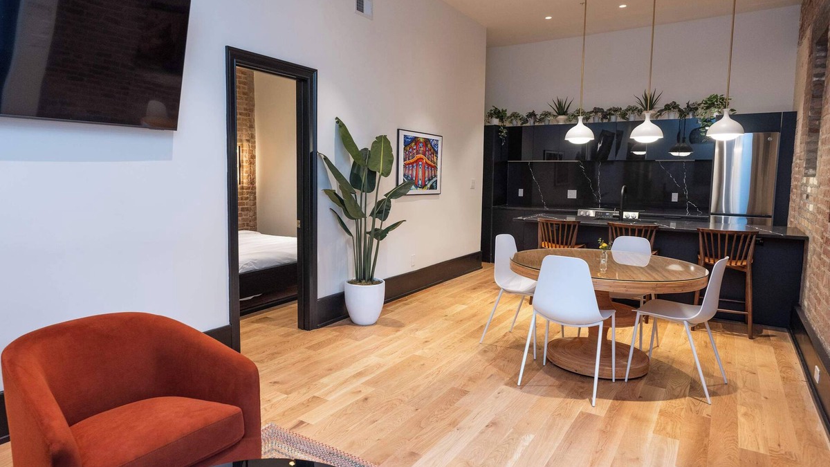 Faubourg Lafayette Hotel | Stunning 4 Bed 3 Bath Suite with Pool, Great location New Orleans
