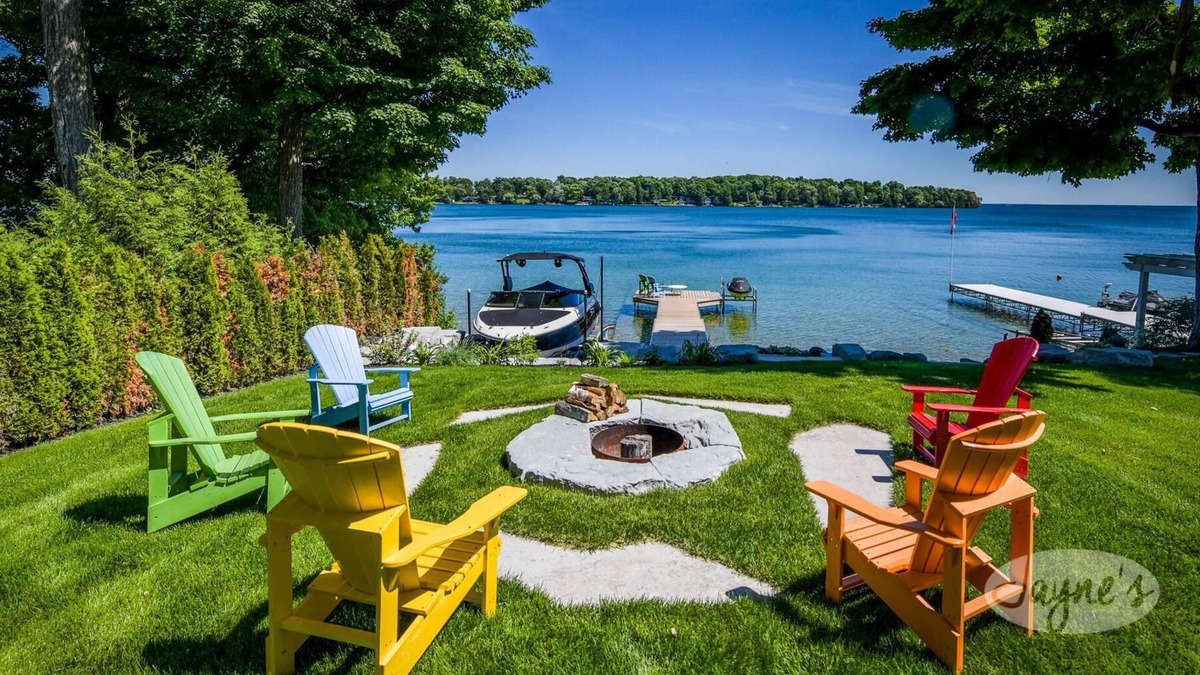 Orillia Cottage | Stunning 4 bed, 4 bath, 4 season Lakehouse! Lake Simcoe - Minutes from Orillia!