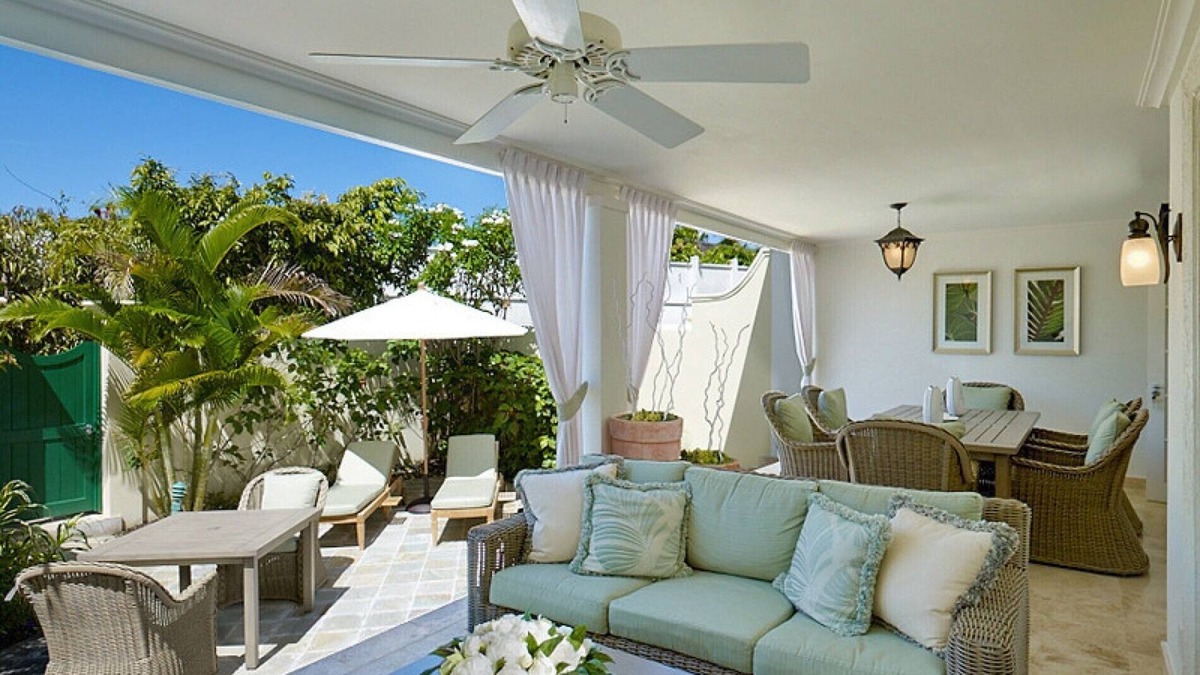 Mullins Villa | Stunning 4 bedroom at exceptional Mullins Beach