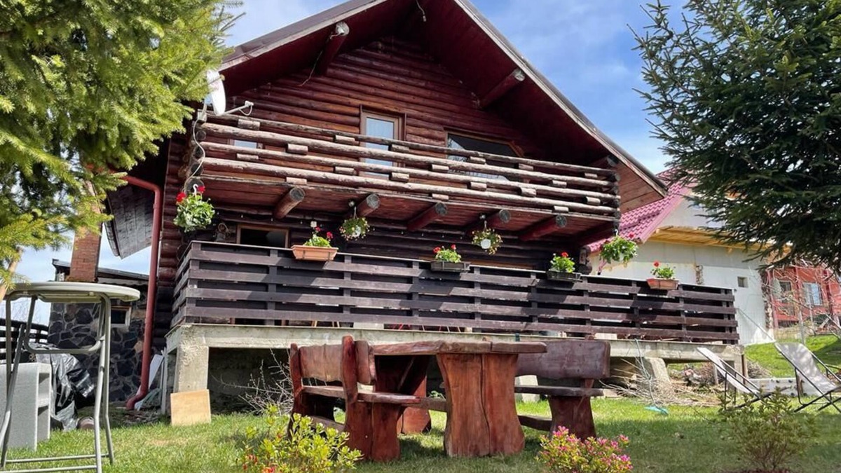 Moieciu Ski Chalet | Stunning 4-Bed Chalet in Bran with Superb Panorama