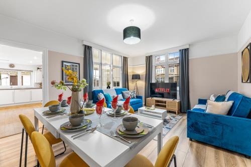 Horfield House | Stunning 4-bed - Garden - Sleeps 14