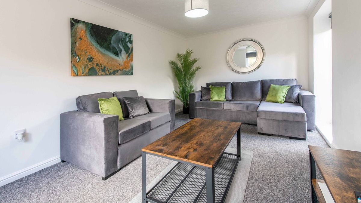 Peterlee House | Stunning 4-Bedroom Detached House with Ample Driveway for 1-2 Cars