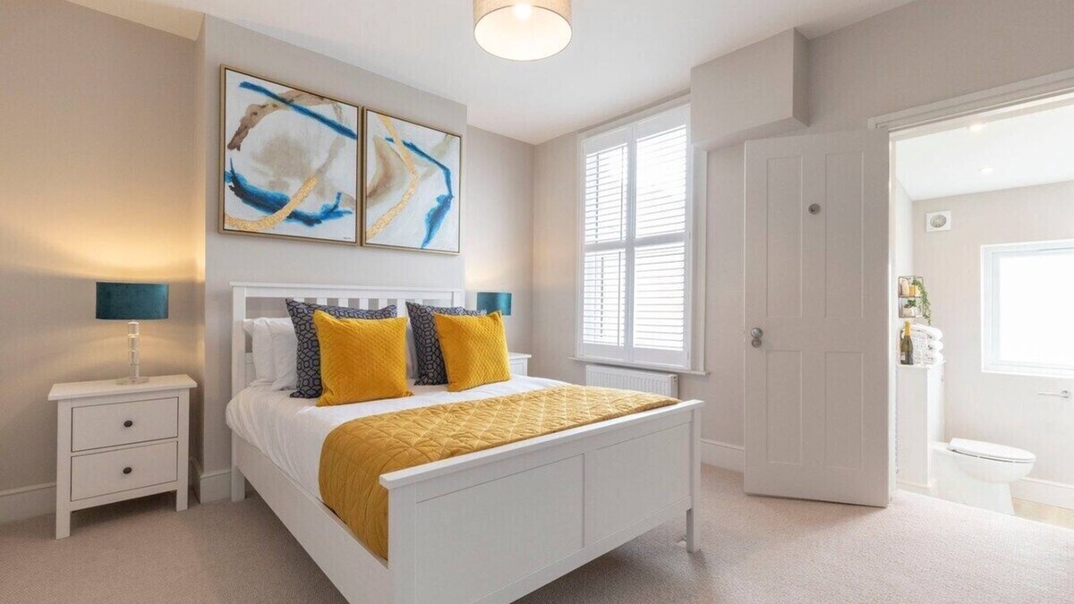Cheltenham House | Stunning 5 Bed Regency Home