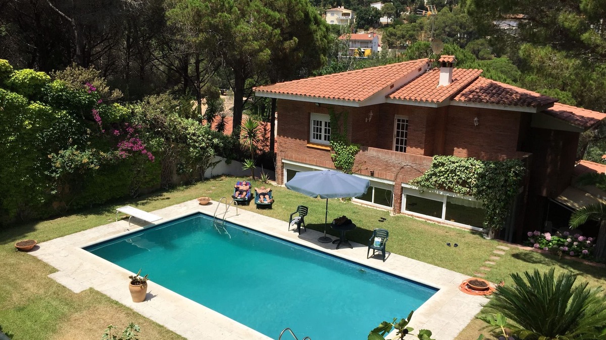 Canyet de Mar Villa | STUNNING 5 BEDROOM DETACHED VILLA NEAR A SANDY BEACH AND MARINA, PRIVATE POOL