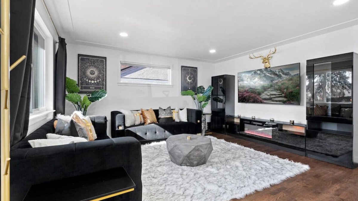 Sunnyside House | Stunning 5-Bedroom Home in DEN