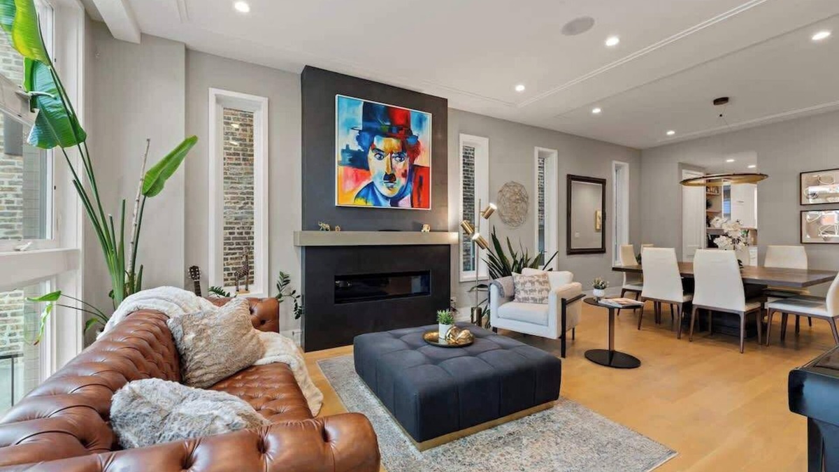 Wicker Park House | Stunning 5BR Home with 2 Rooftops, Sauna, Hot Tub!