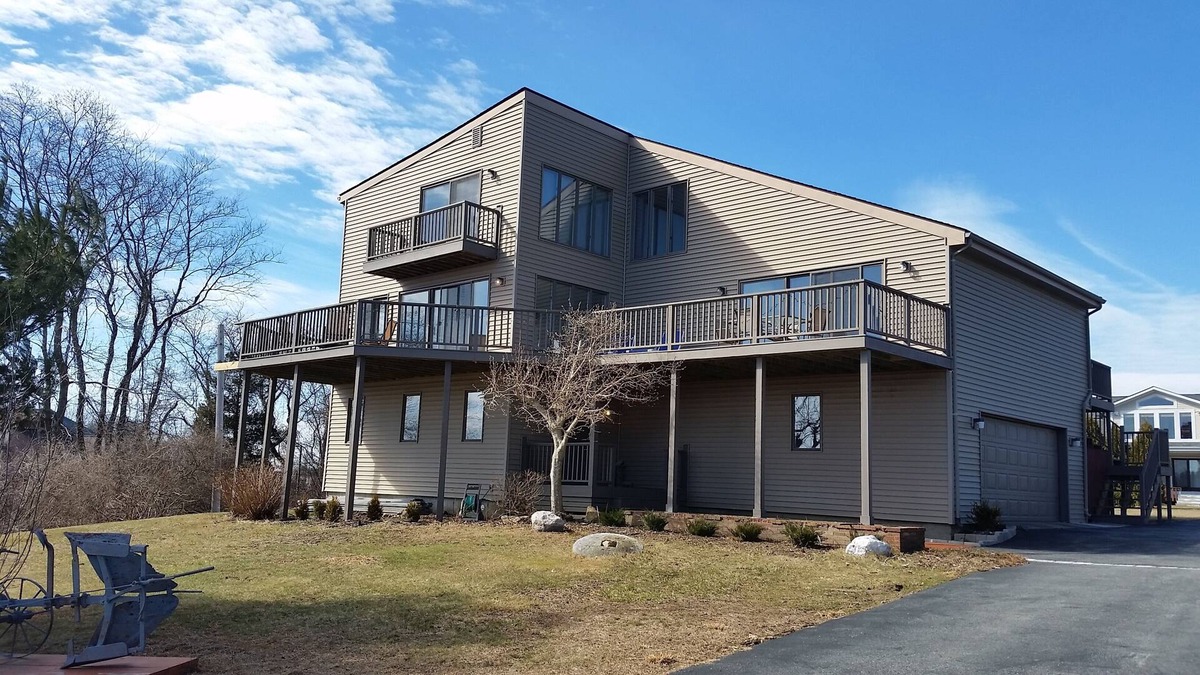 Wakefield-Peacedale House | Stunning 6 bedroom contemporary with a georgous view of Block Island Sound