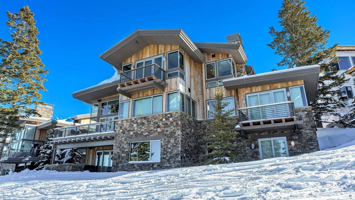 Deer Valley House | Stunning 6-Bedroom Chalet in Heart of Park City by RedAwning