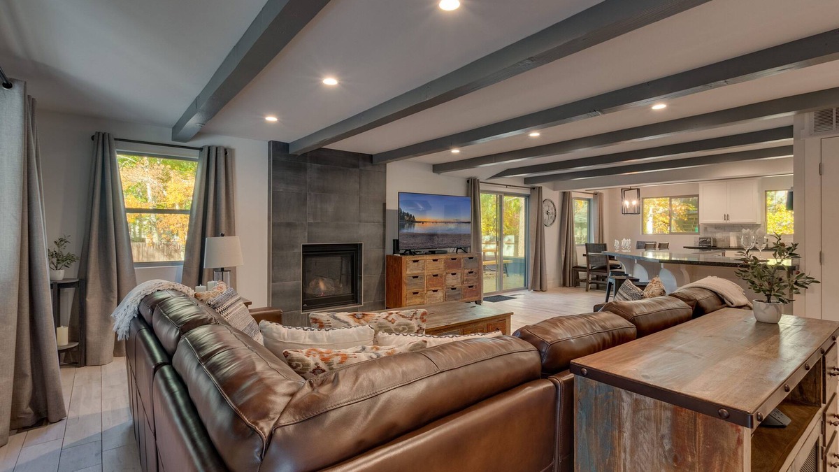Lower Kingsbury House | Stunning 6-bedroom home, just minutes Heavenly, Lake Tahoe beaches (SL196)