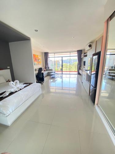 Nai Harn Apartment | Stunning 60 sqm Studio at NaiHarn Beach Condo, Walk to Beach, Your Tropical Retreat!