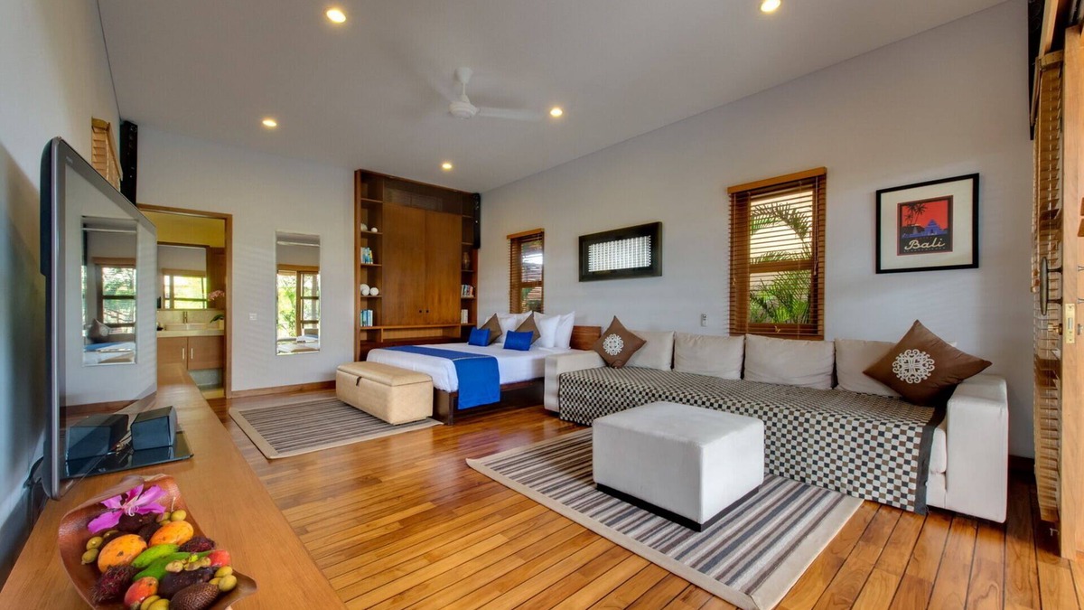 Laksmana Villa | Stunning 9BR Villa Located In Seminyak - Beautiful Garden & Swimming Pool!