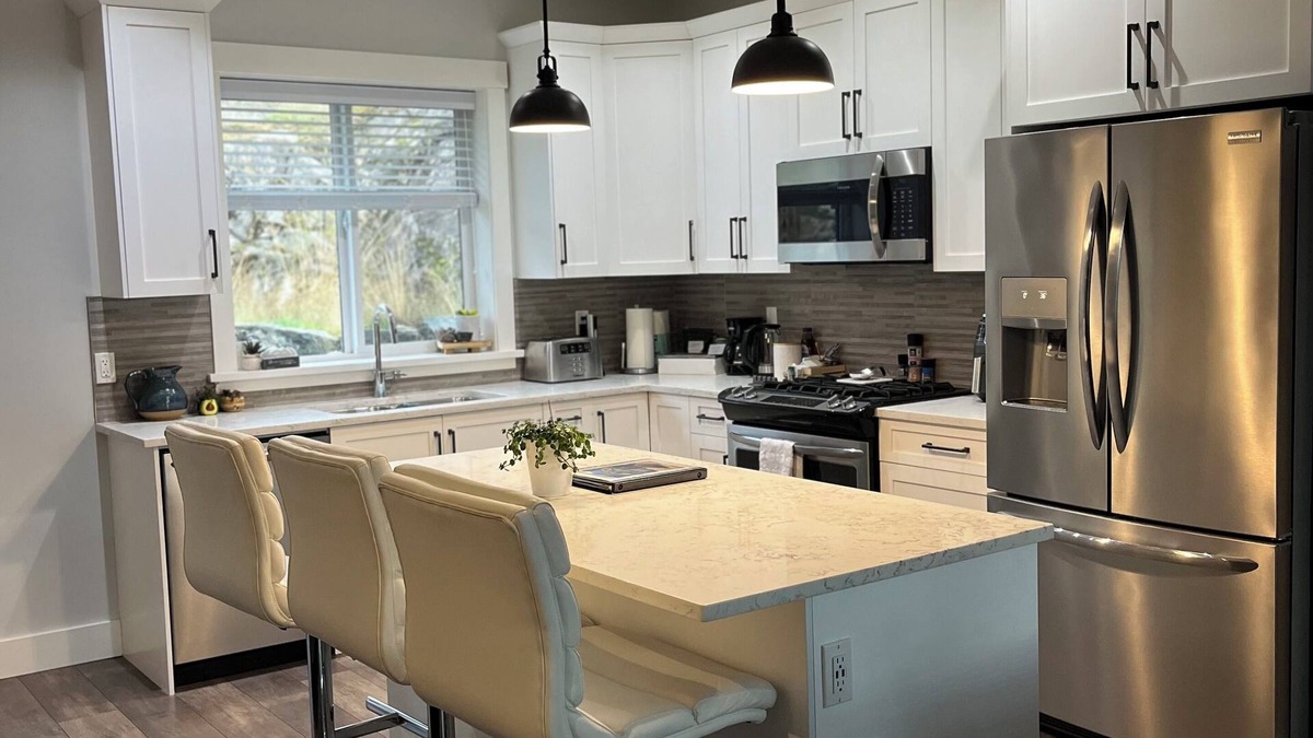 Langford House | Stunning and Elegant Newer Home!