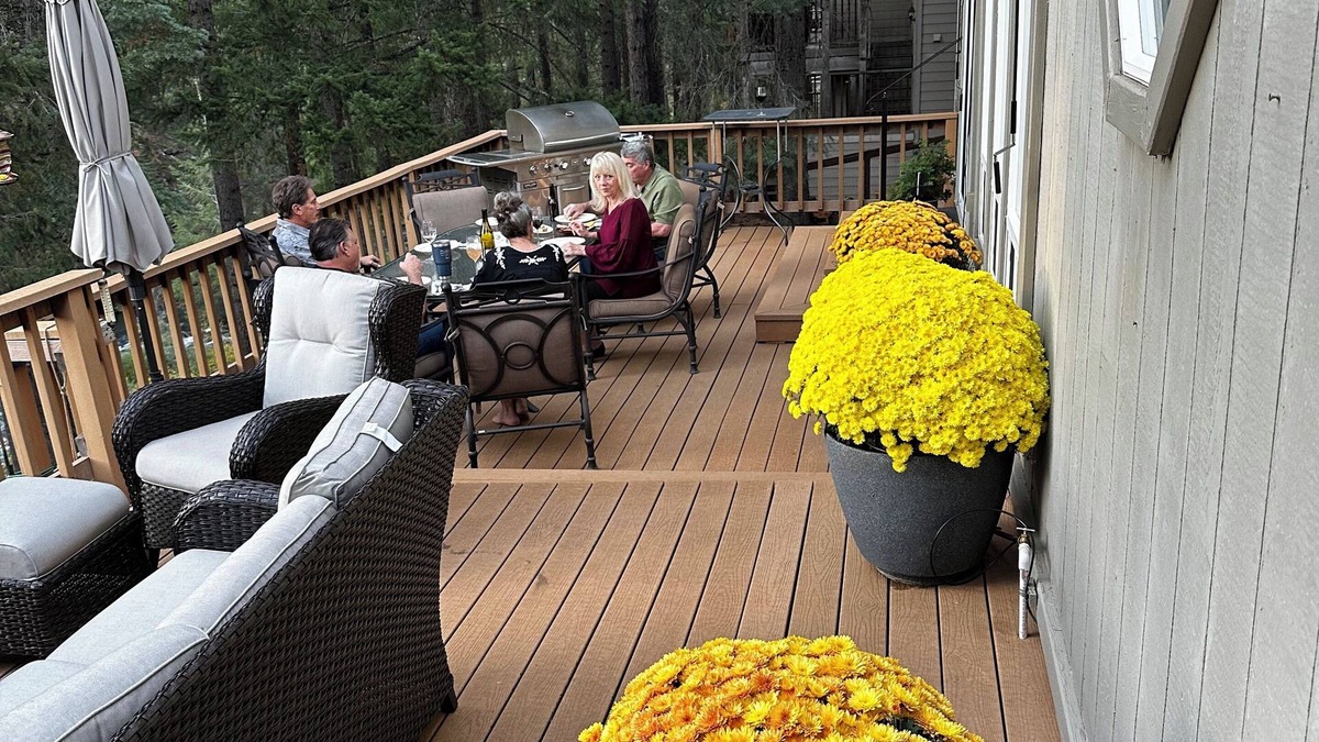 Hamilton Branch House | Stunning and Luxurious Riverfront home for 6 with two king beds