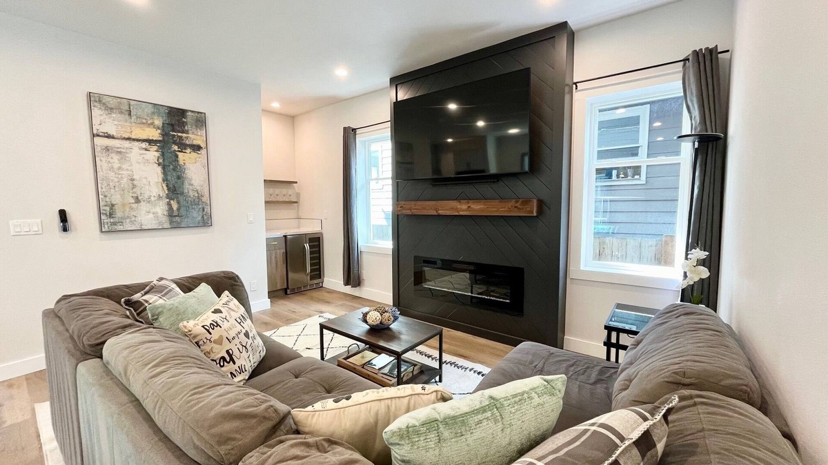 Wallingford House | Stunning and Stylish City Home W/1 Car Garage & AC