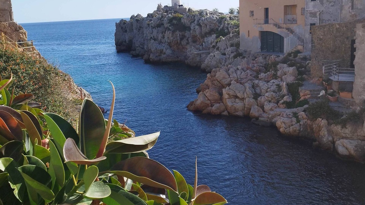 Porticello Apartment | Stunning apartment only 100 meters from the sea and spectacular gulf view.
