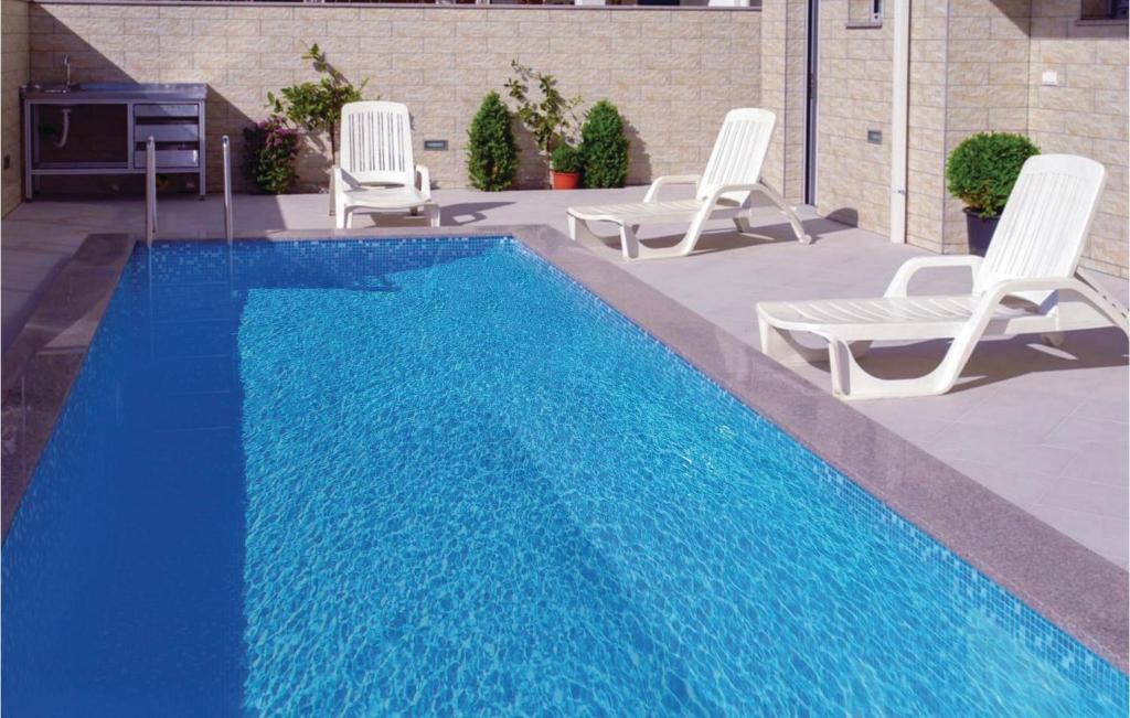 Rozino Apartment | Stunning apartment in Budva with 2 Bedrooms, WiFi and Outdoor swimming pool