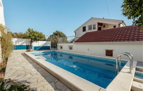 Topla Apartment | Stunning Apartment In Herceg Novi