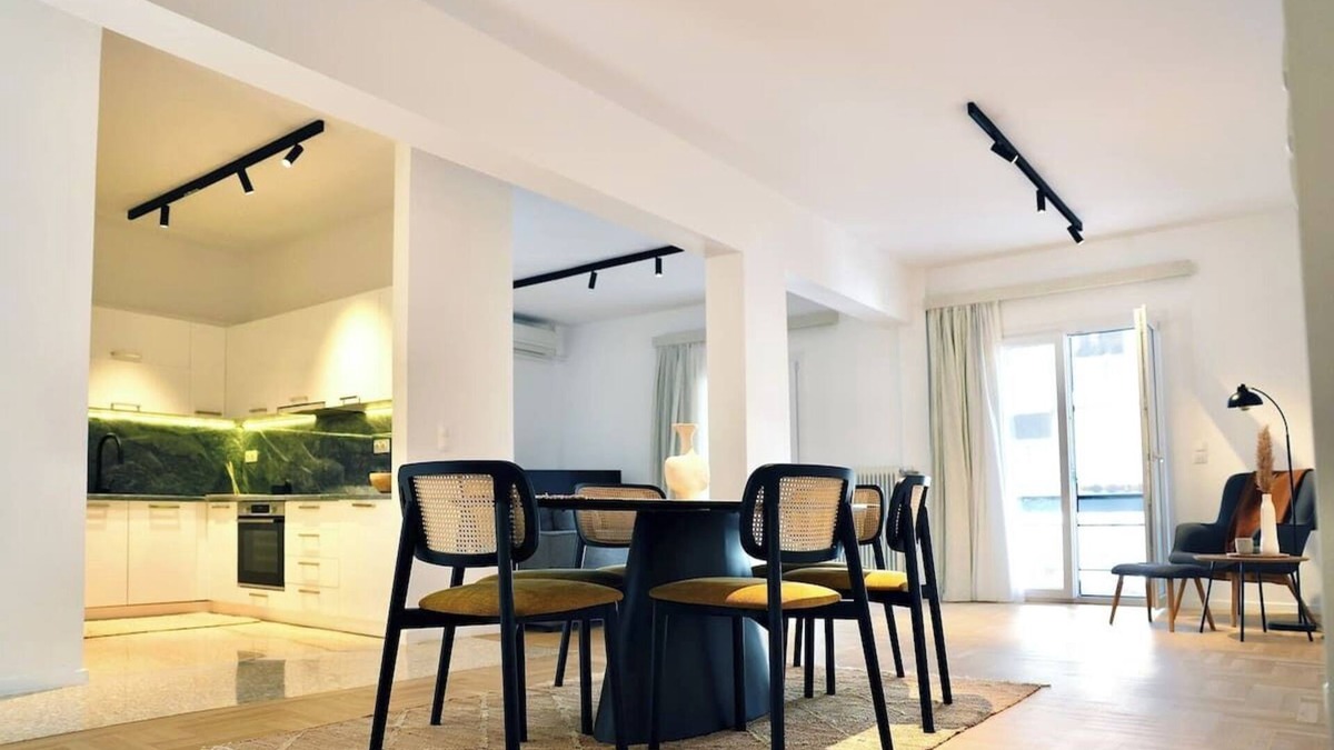 Ilisia Apartment | Stunning Apartment in Pagrati - Walk to Metro