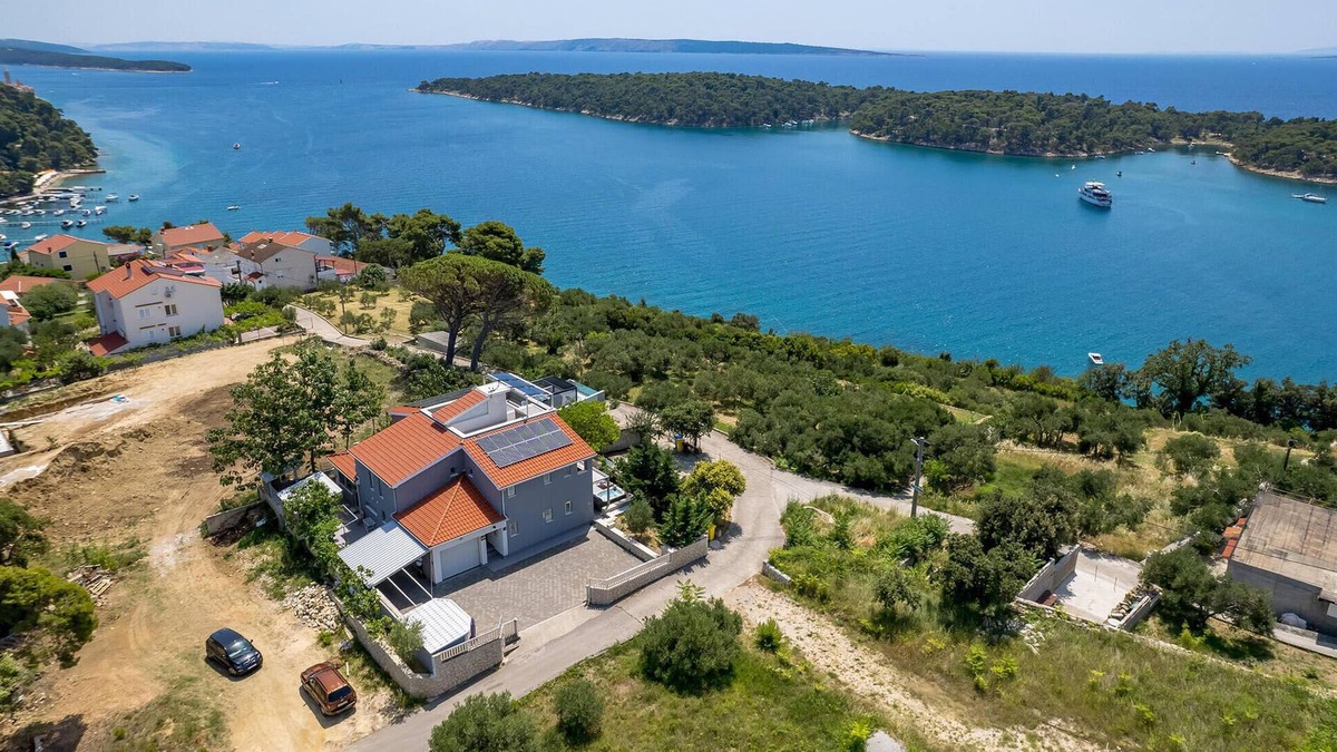 Palit Apartment | Stunning apartment in Rab with kitchen