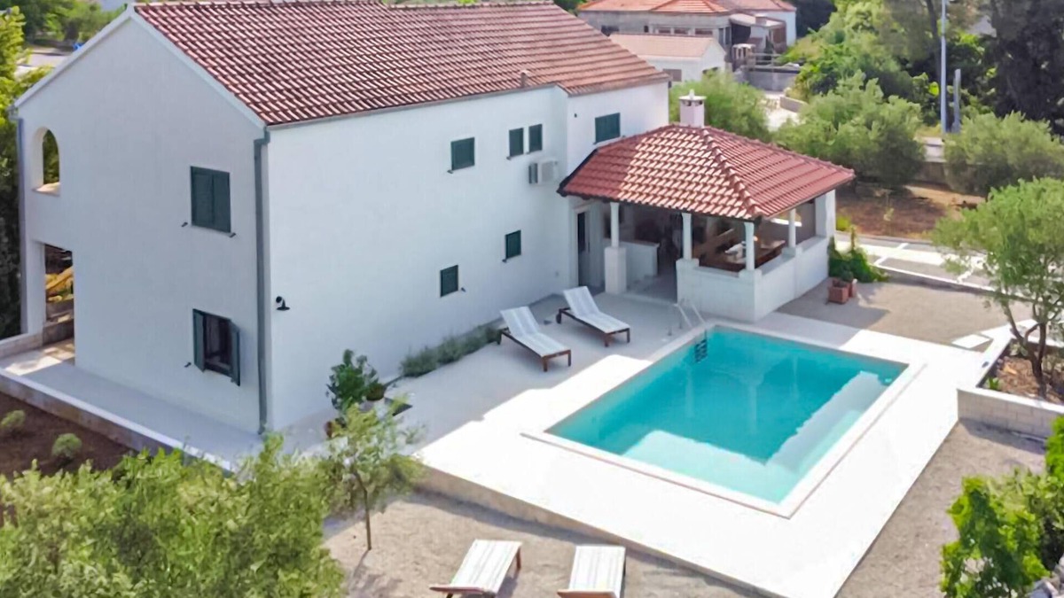 Zrnovo Apartment | Stunning apartment in Zrnovo with WiFi
