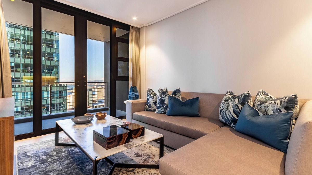 Flora Park Apartment | Stunning Apartment with City Views