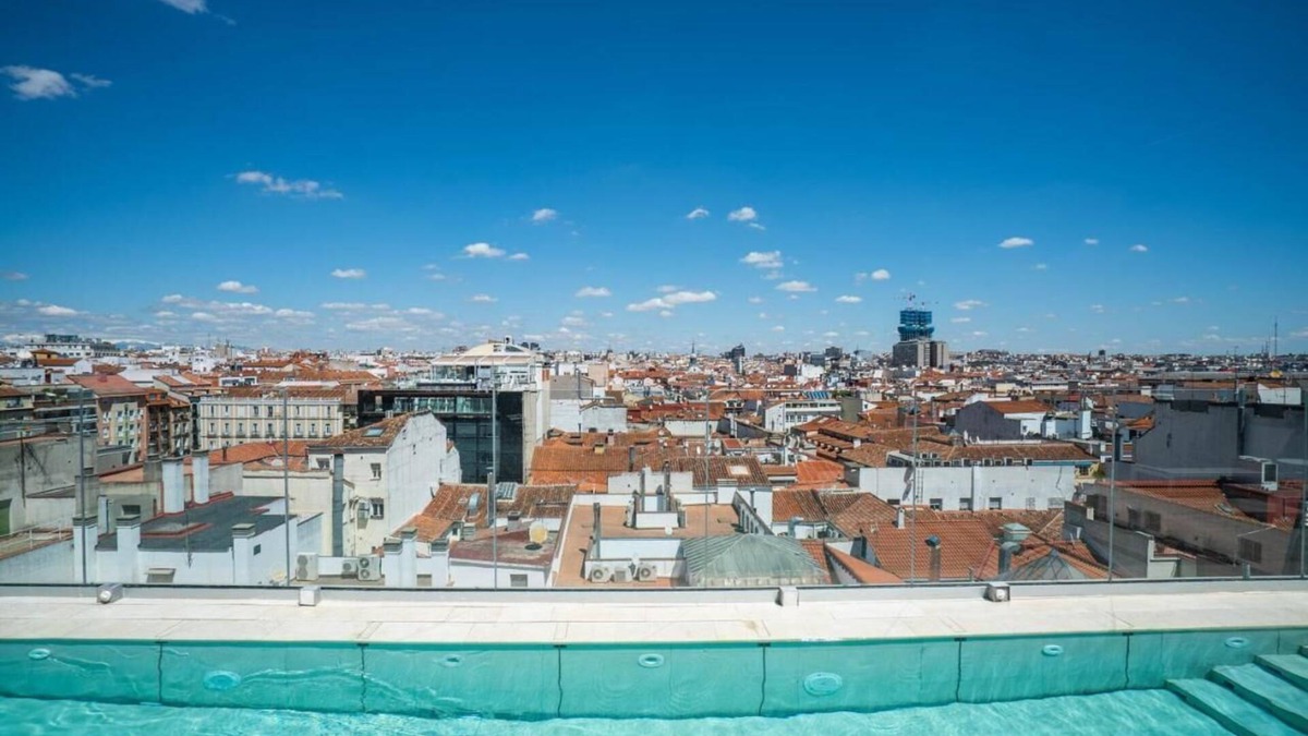 Cortes House | STUNNING APARTMENTS IN THE CITY CENTER!