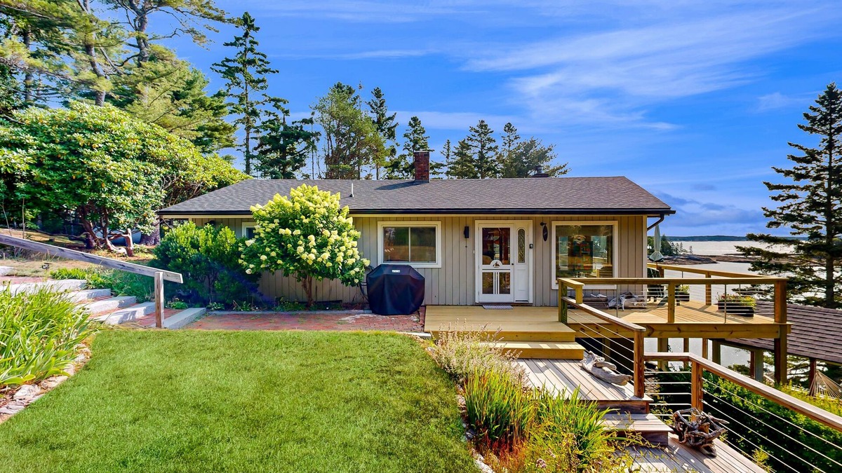 Georgetown House | Stunning artist's retreat with ocean view & amazing deck, near Reid State Park